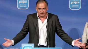 Esteban González-Pons, en campaña en Valencia
