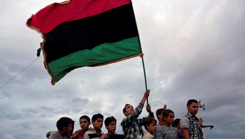  Libios participan en una celebración masiva en la plaza de la Libertad de Misrata