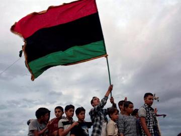  Libios participan en una celebración masiva en la plaza de la Libertad de Misrata