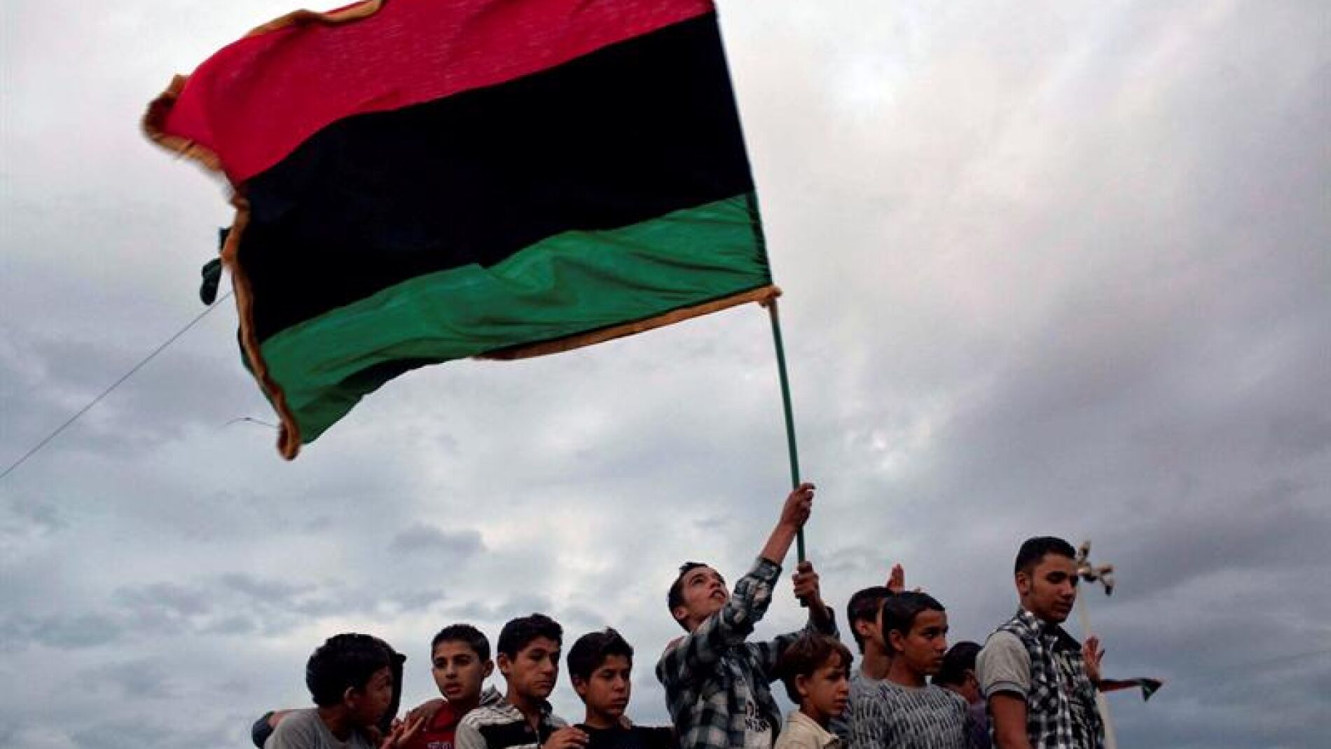  Libios participan en una celebraci&oacute;n masiva en la plaza de la Libertad de Misrata