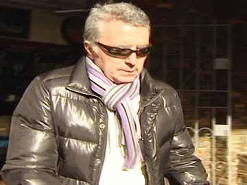 Ortega Cano se muestra mucho mejor físicamente y ya no necesita silla de ruedas. Ortega Cano se muestra mucho mejor físicamente y ya no necesita silla de ruedas.