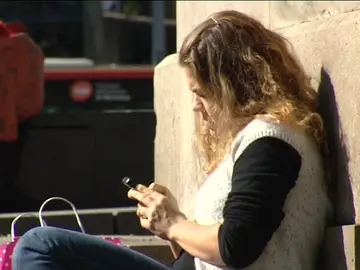 Cada vez hay más personas enganchadas al móvil Cada vez hay más personas enganchadas al móvil