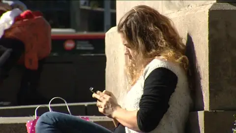 Cada vez hay más personas enganchadas al móvil Cada vez hay más personas enganchadas al móvil