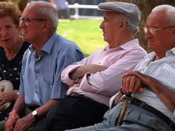 Un grupo de jubilados Un grupo de jubilados