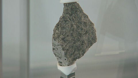Piedra lunar donada por la NASA