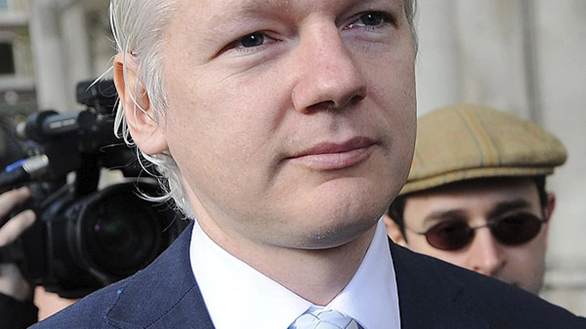 Julian Assange llega al tribunal Julian Assange llega al tribunal