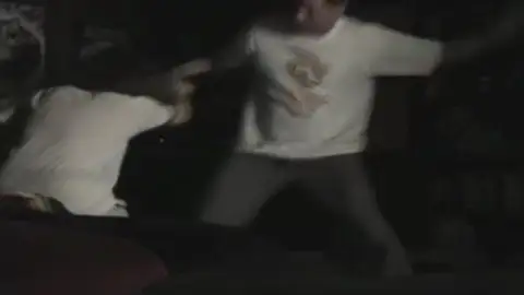 Un juez da una paliza a su padre Un juez da una paliza a su padre