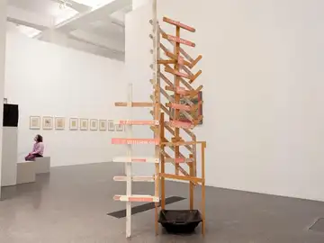 La obra "Cuando los tejados comienzan a gotear", del artista alemán Martin Kippenberger La obra "Cuando los tejados comienzan a gotear", del artista alemán Martin Kippenberger