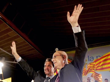Artur Mas y el candidato de CiU, Josep Antoni Duran Lleida, durante el acto de comienzo de campaña electoral