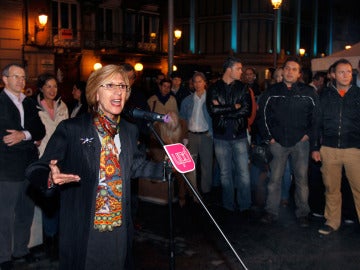 Rosa Díez se dirige a sus votantes en el acto de presentación de campaña