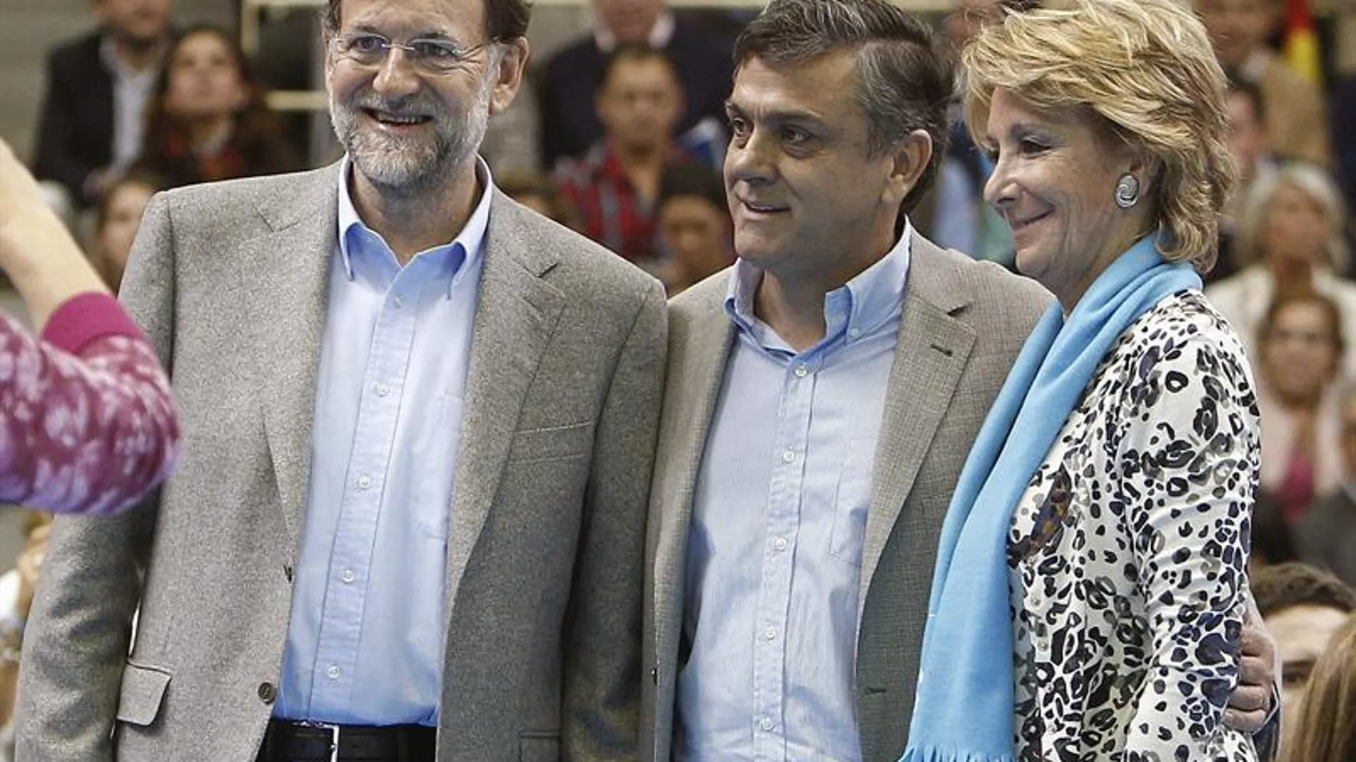 Mariano Rajoy, junto a Pablo Longueira y Esperanza Aguirre