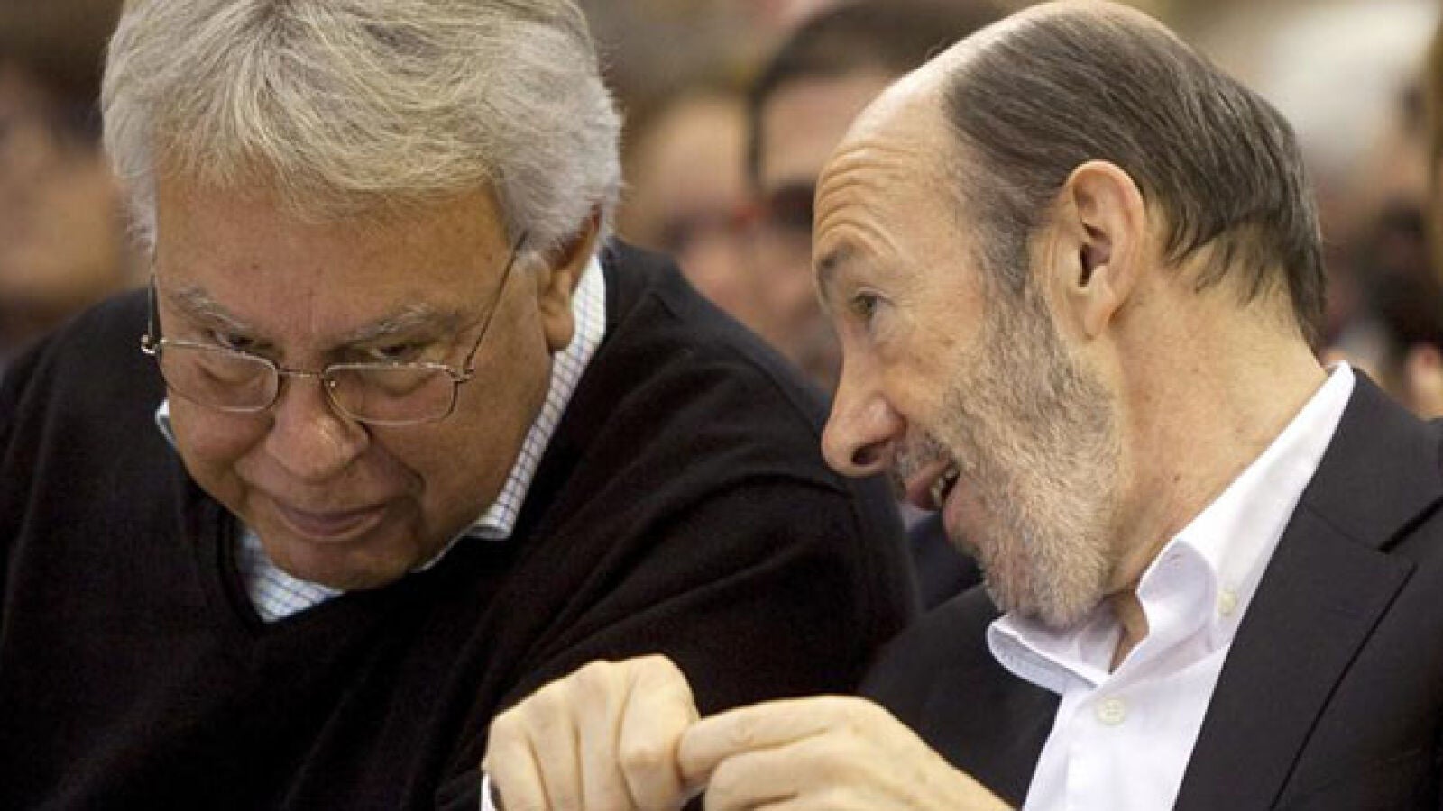 Felipe González apoyará a Rubalcaba para dirigir el PSOE