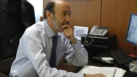 Alfredo Pérez Rubalcaba en su despacho Alfredo Pérez Rubalcaba en su despacho