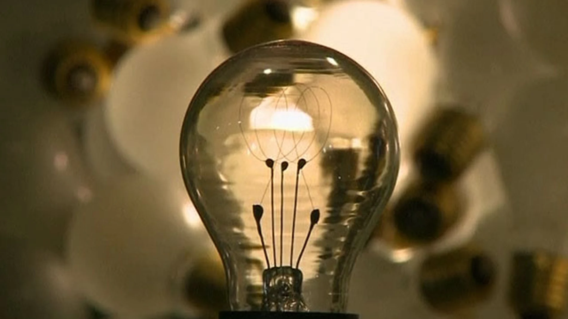 Una bombilla apagada en la exposición del Museo de la Ciencia de Londres Una bombilla apagada en la exposición del Museo de la Ciencia de Londres