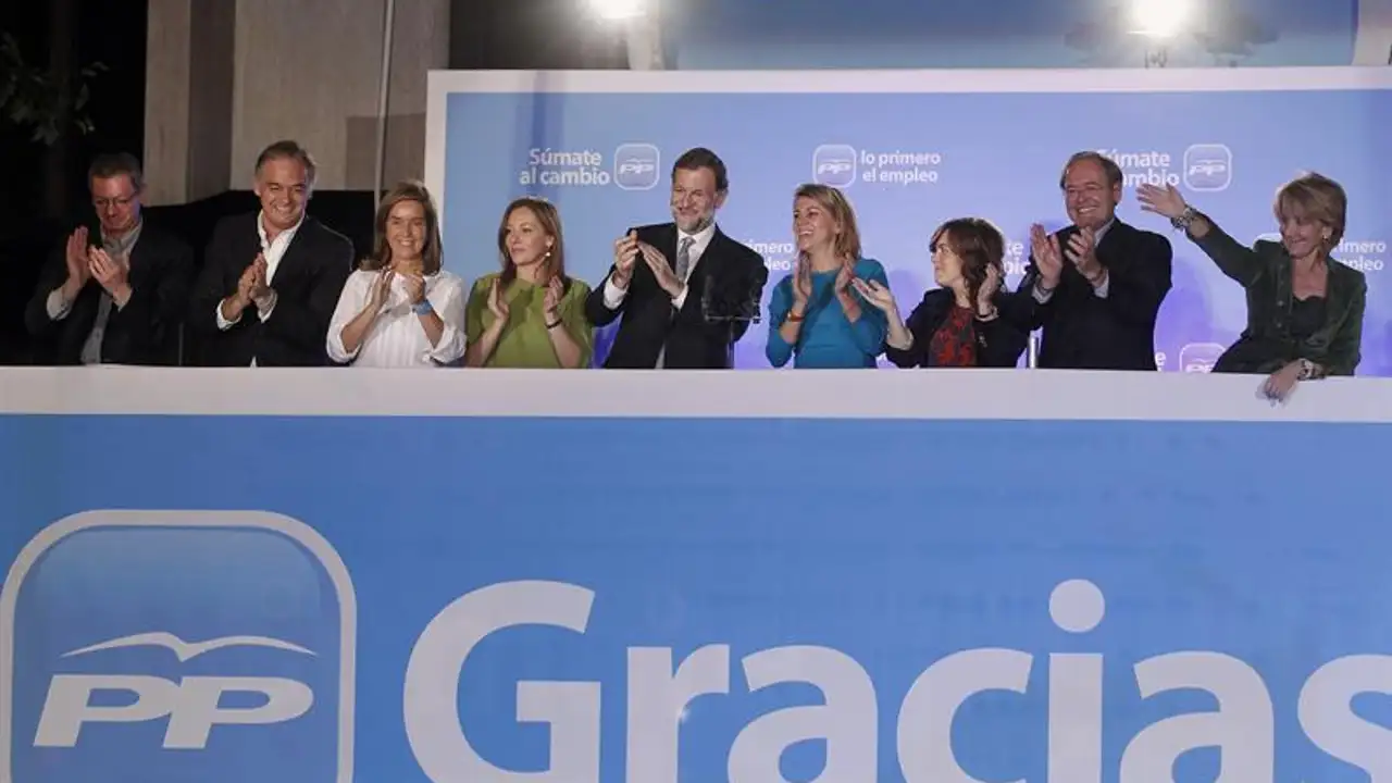 Mariano Rajoy y la cúpula del PP salta en el balcón