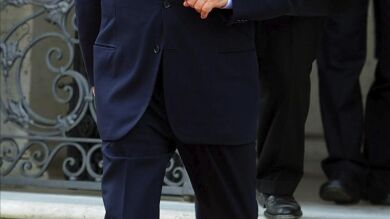Berlusconi invita a comer a su posible sucesor, Monti