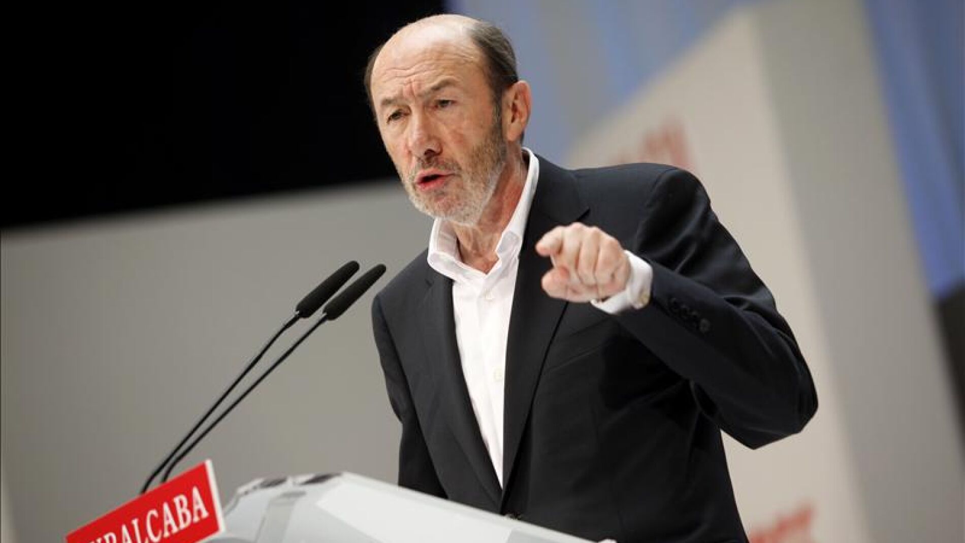 Rubalcaba aboga por pedir m&aacute;s tiempo a Bruselas
