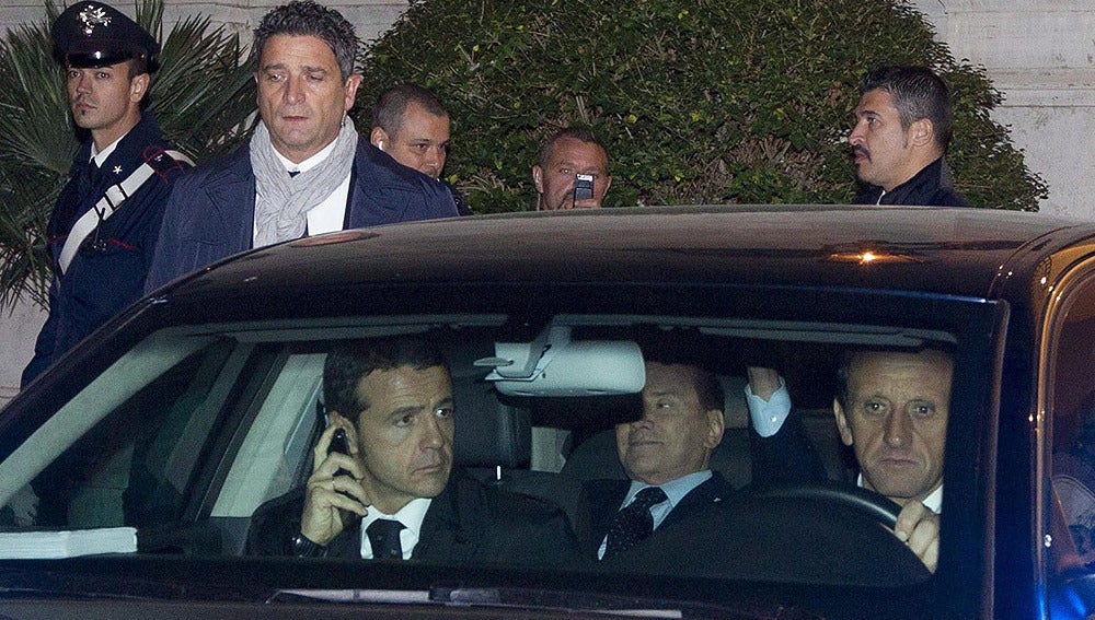 Silvio Berlusconi, tras dimitir
