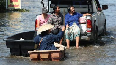 Tailandia, vivir con el agua a la altura de las rodillas