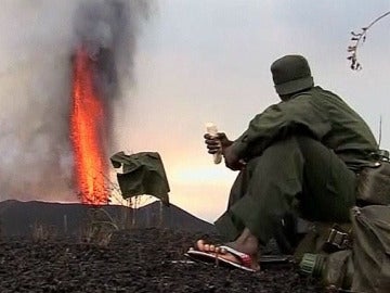 El volcán Nyamulagira arrojando lava en el Congo