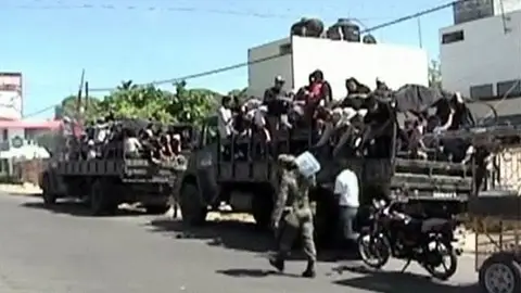 140 inmigrantes en un camión camino de EEUU 140 inmigrantes en un camión camino de EEUU