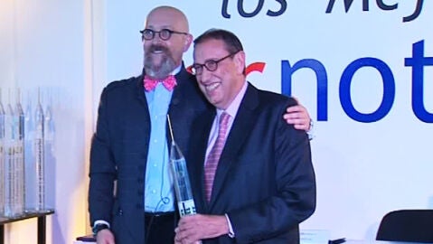 Mauricio Casals premiado en los galardones PR del periodismo.