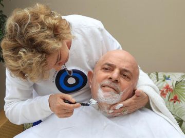 Lula se afeita el bigote y la barba para anticiparse a la quimioterapia