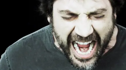 Javier Bardem es la imagen de la nueva campaña de 'Médicos sin fronteras'. Javier Bardem es la imagen de la nueva campaña de 'Médicos sin fronteras'.