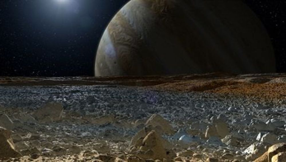 El lago está cubierto por plataformas de hielo