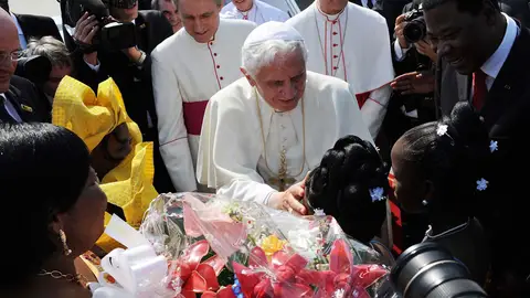 Benedicto XVI a su llegada a Benin Benedicto XVI a su llegada a Benin