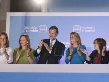 Mariano Rajoy, acompañado por compañeros de partido en Génova