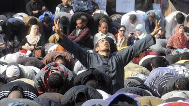 Muere un manifestante en disturbios frente a la sede del Gobierno egipcio