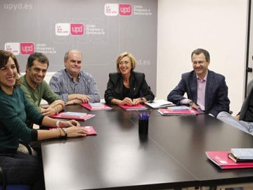 Reunión de Rosa Díez con los cuatro diputados logrados en las elecciones