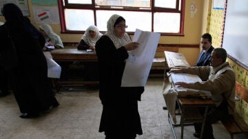 Mujeres ejerciendo el derecho a voto en Egipto