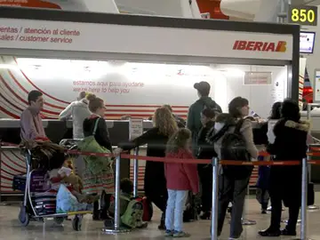 Colas en los mostradores de Iberia Colas en los mostradores de Iberia