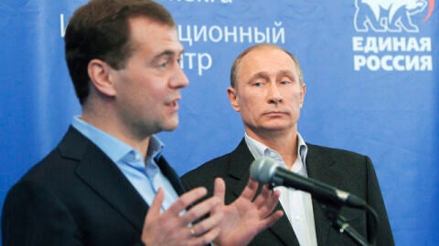 Dmitry Medvedev junto a Vladimir Putin