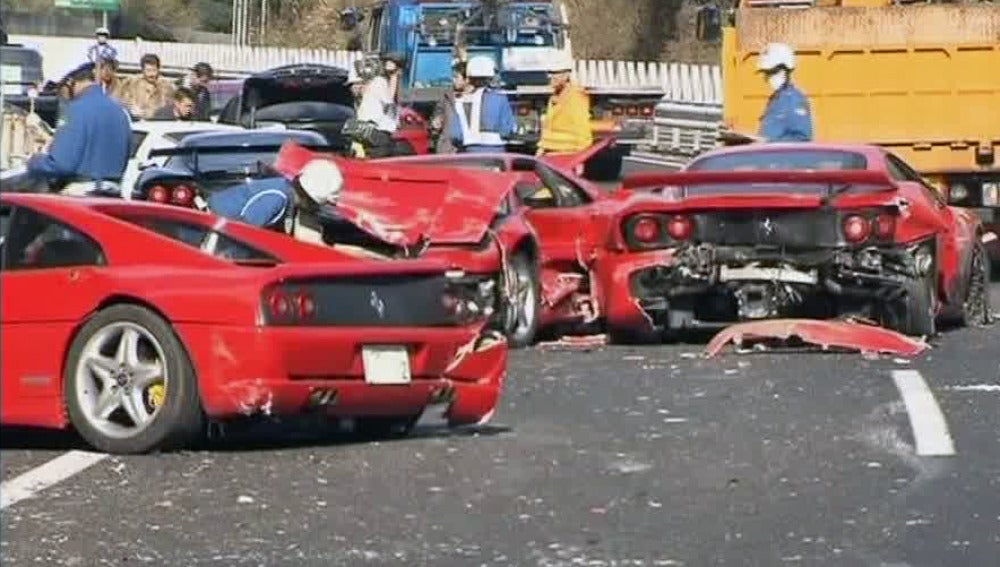 Accidente multiple de coches de lujo
