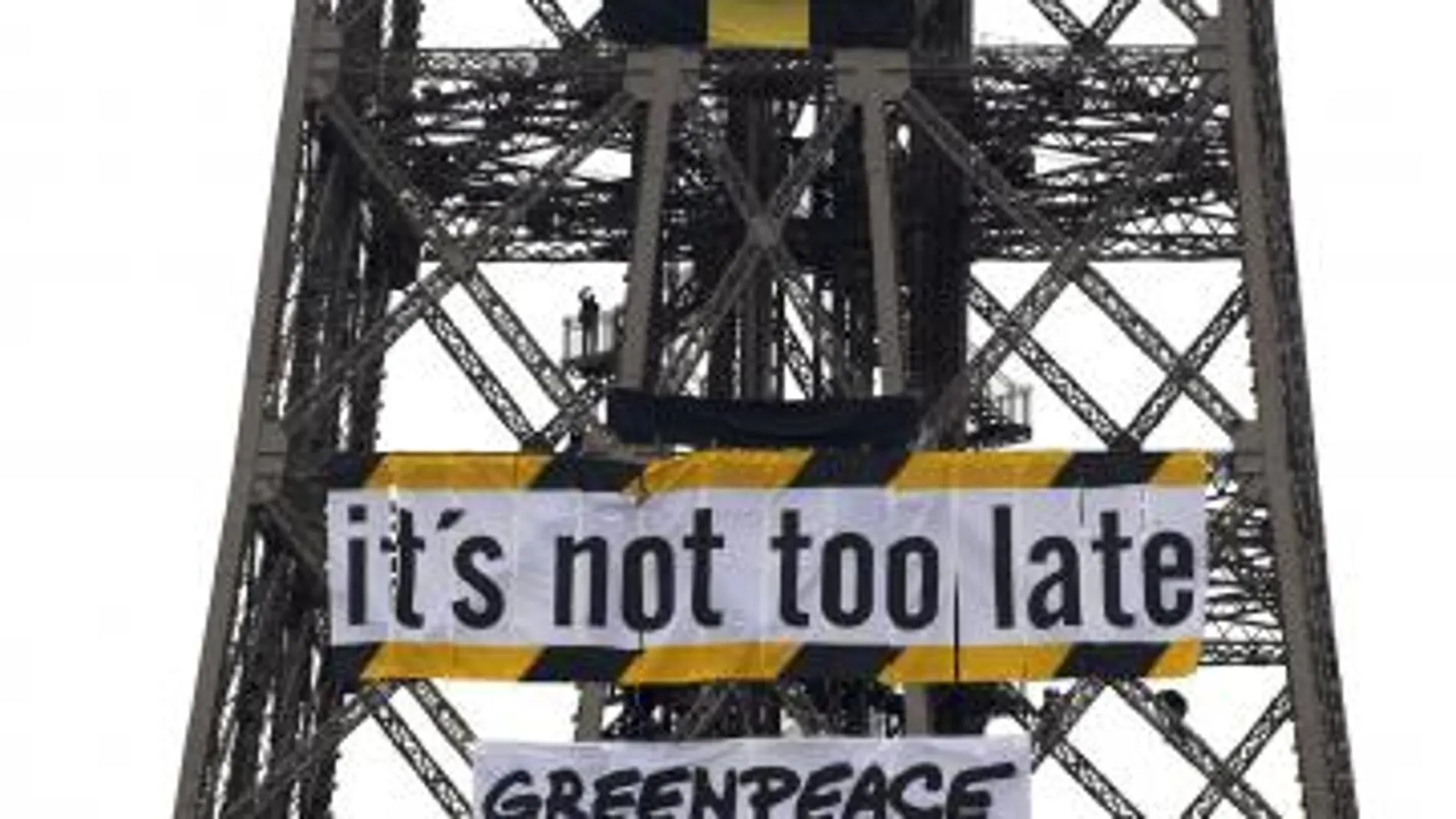 Activistas de Greenpeace entran en varias instalaciones nucleares francesas Activistas de Greenpeace entran en varias instalaciones nucleares francesas