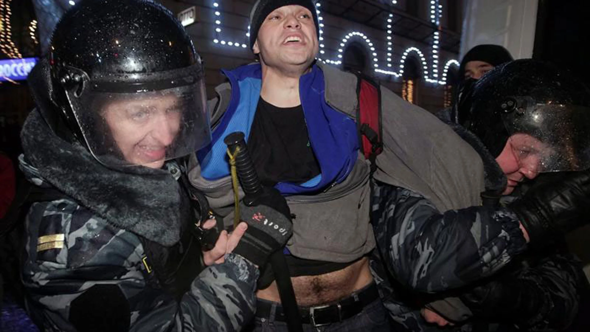 Detenido por protestar contra Putin Detenido por protestar contra Putin