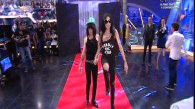 Las Nancys Rubias hacen un pase de modelos al revés