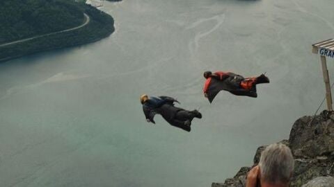 Espen Fadnes en un brutal salto base