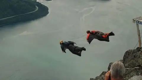 Espen Fadnes en un brutal salto base Espen Fadnes en un brutal salto base