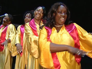 Varios componentes del coro de gospel