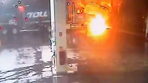 Explosión de un camión en Australia Explosión de un camión en Australia