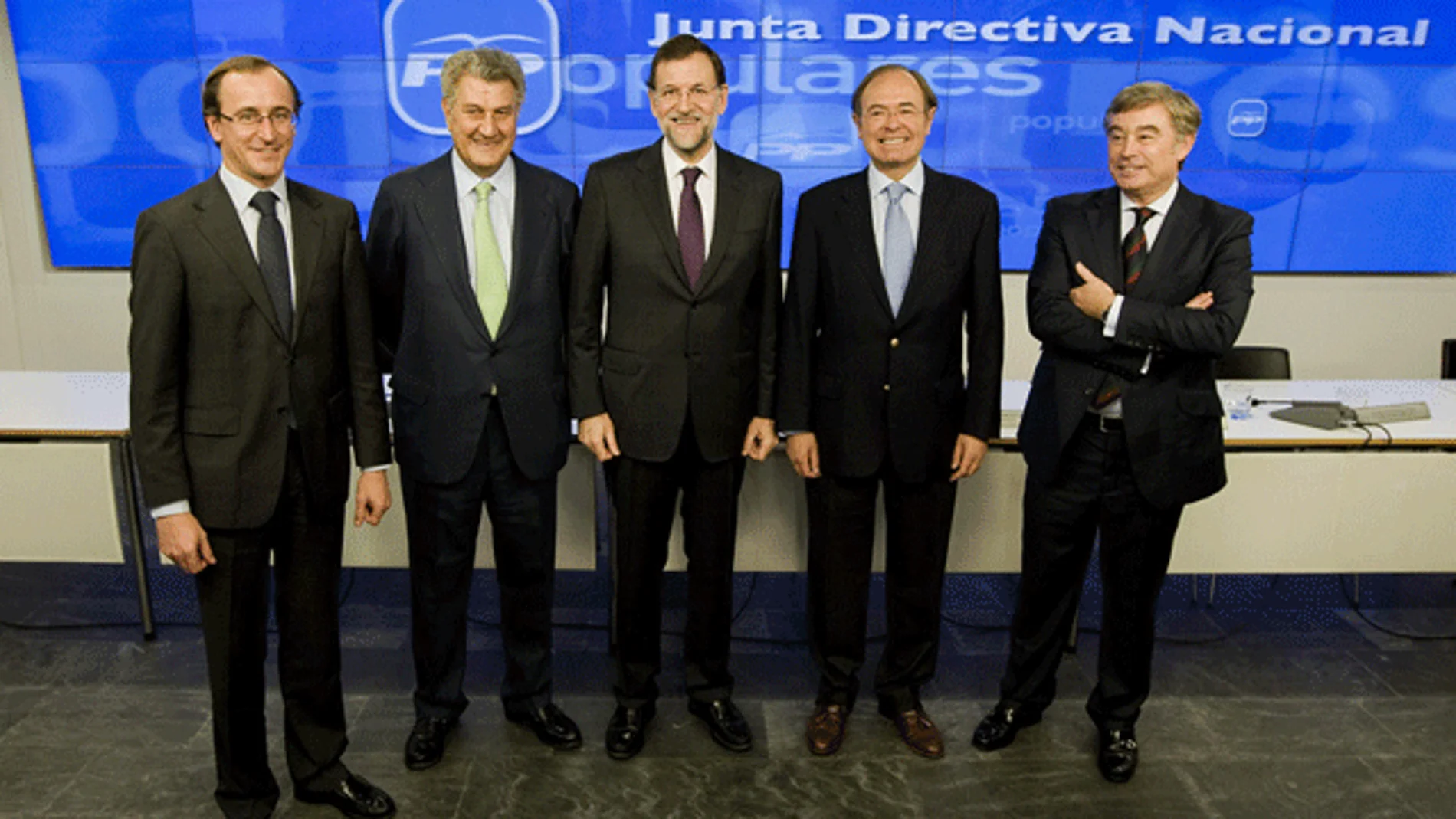 Rajoy junto a Jesús Posada y el resto de portavoces