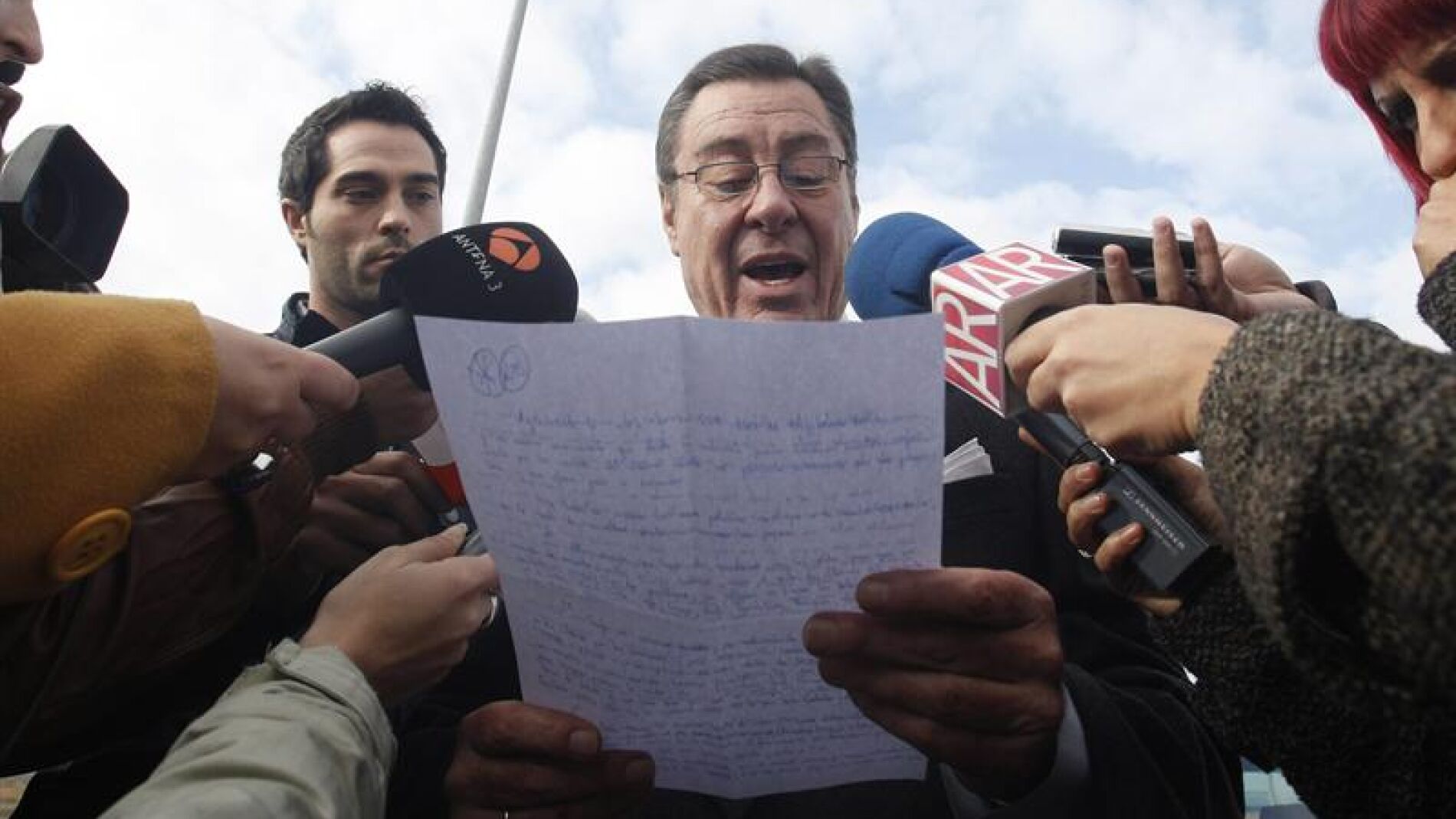 Jos&eacute; Mar&iacute;a S&aacute;nchez Puerta, abogado de Jos&eacute; Bret&oacute;n, comparece ante los medios.