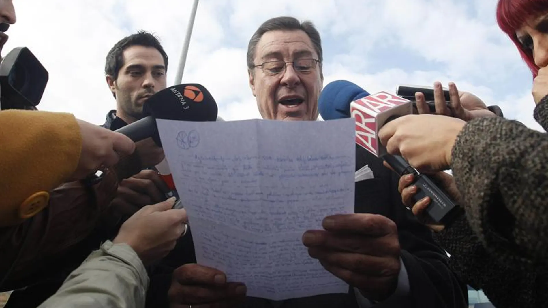 José María Sánchez Puerta, abogado de José Bretón, comparece ante los medios. José María Sánchez Puerta, abogado de José Bretón, comparece ante los medios.