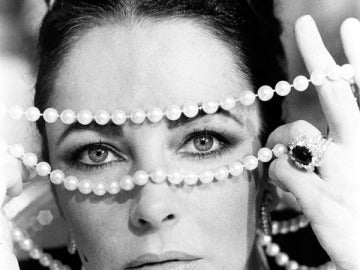 Liz Taylor presume de joyas.