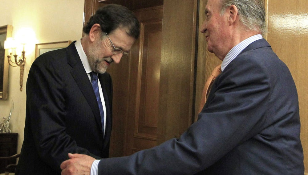 Mariano Rajoy saluda a Don Juan Carlos
