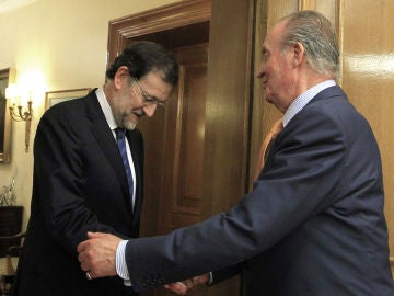 Mariano Rajoy saluda a Don Juan Carlos